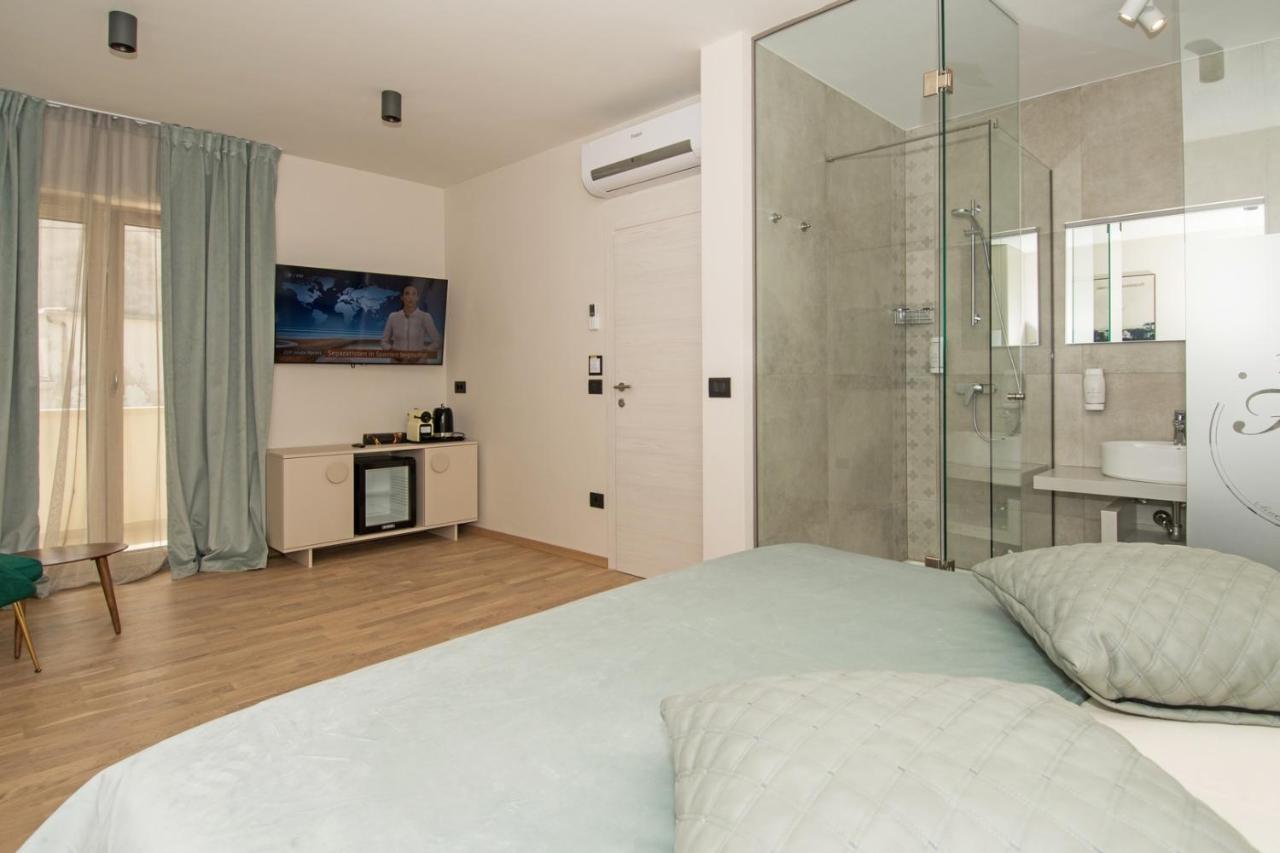 Fra&Kat Rooms Premantura Bagian luar foto